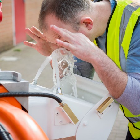 Douche autonome mobile et chauffée