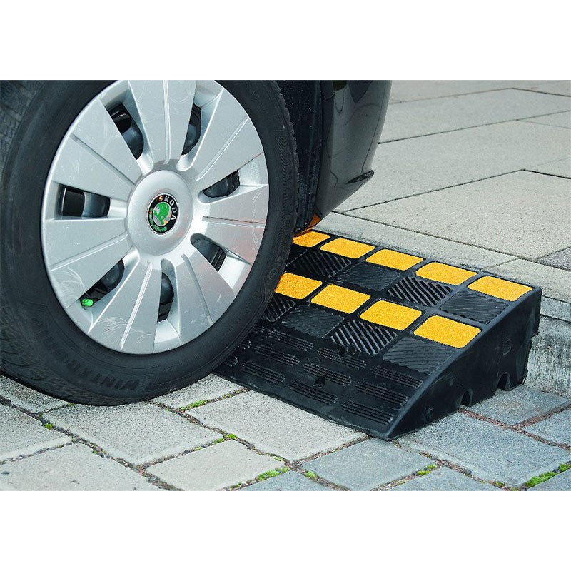 Rampe d’accès MORION – Solution robuste pour trottoirs et escaliers