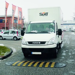 Ralentisseur en caoutchouc