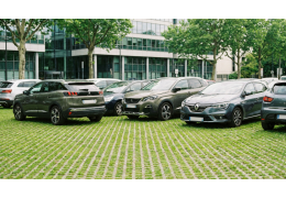 Dalle gazon carrossable pour parking engazonné